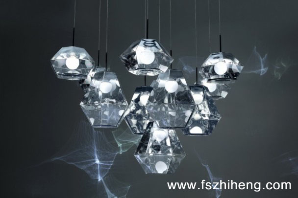 CUT吊灯呈宝石形的设计，塑造不一样的灯饰灯具视觉
